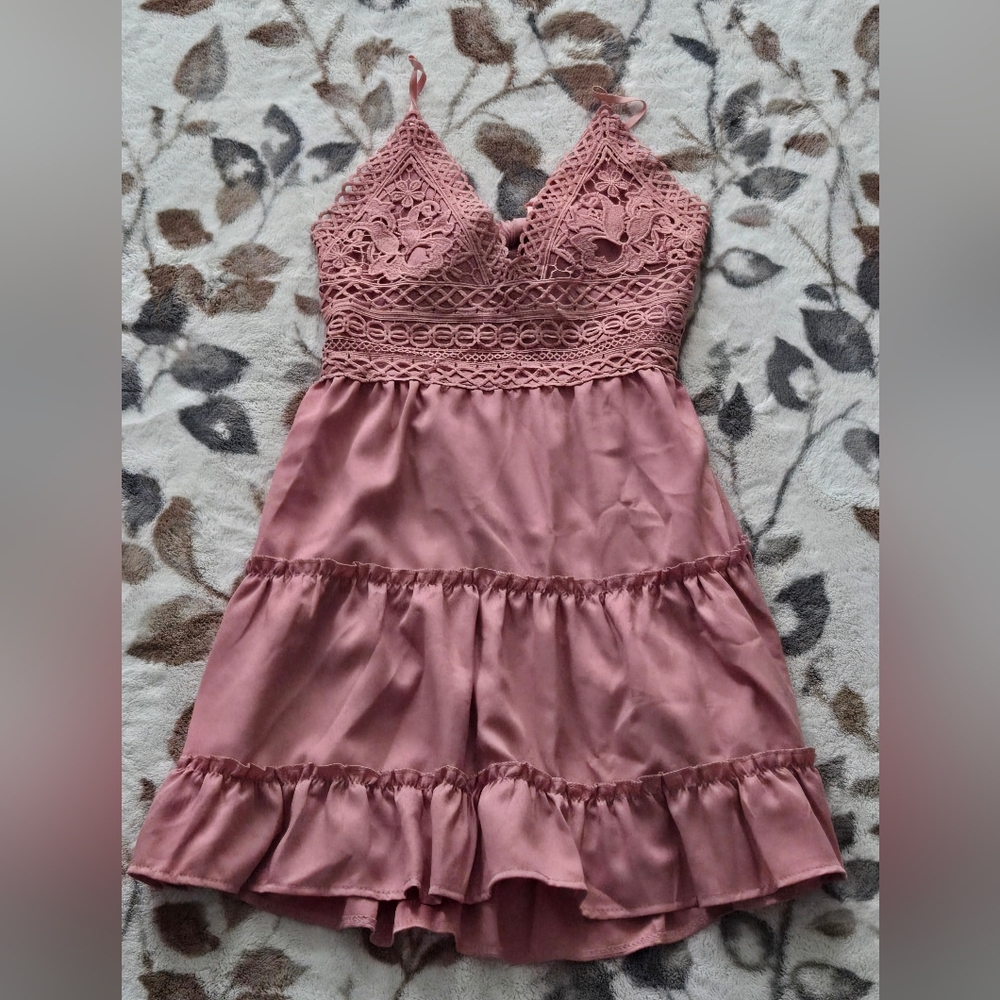 Mauve Lace Babydoll Dress w/ Bow Back – Size Small
